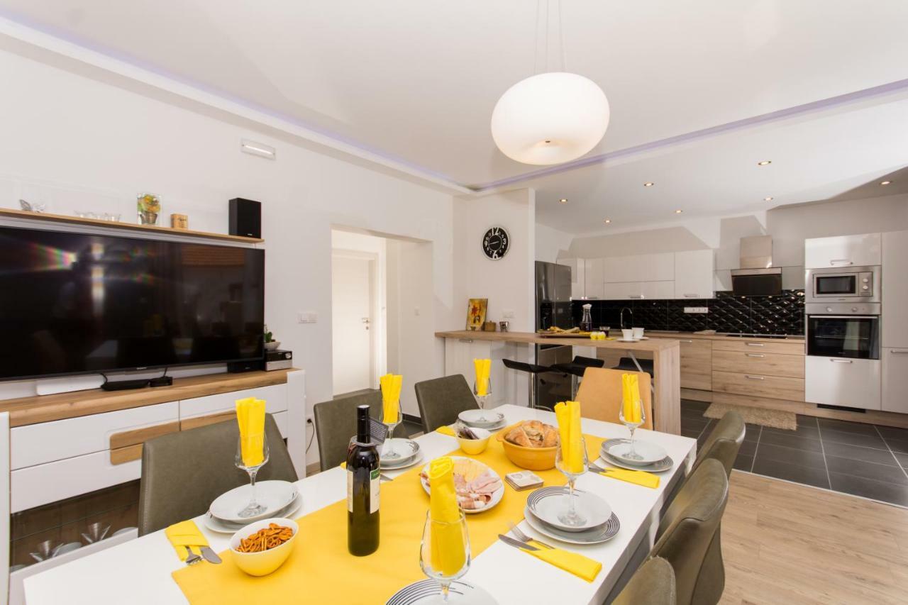 Villa Initium,Heated Pool All Season تروغير المظهر الخارجي الصورة